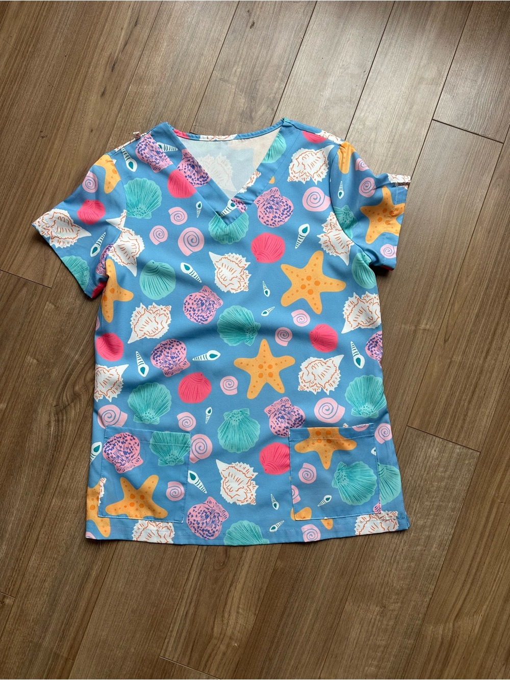 Uniformes pour femme SMALL – propres – 15$ chaque / 20$ les 2
